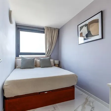 Appartement Penthouse Duplex With Views! *