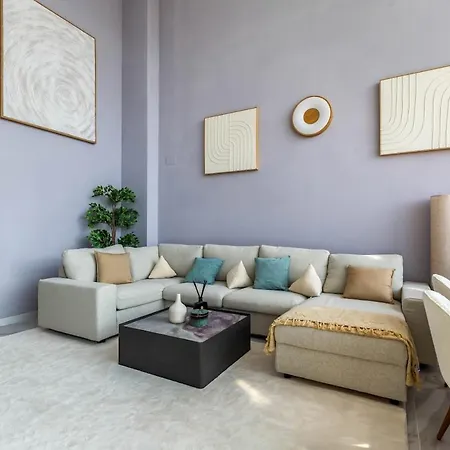Penthouse Duplex With Views! *