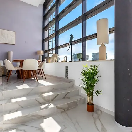 Penthouse Duplex With Views! Appartement *