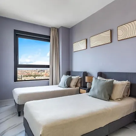 Penthouse Duplex With Views! *