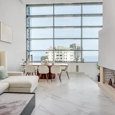 Penthouse Duplex With Views! *