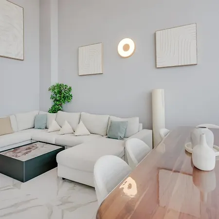 Penthouse Duplex With Views!