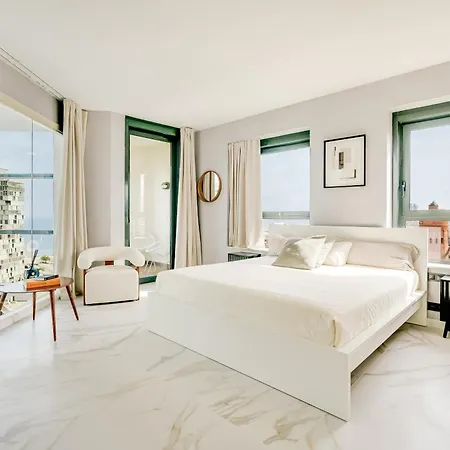 Penthouse Duplex With Views! *