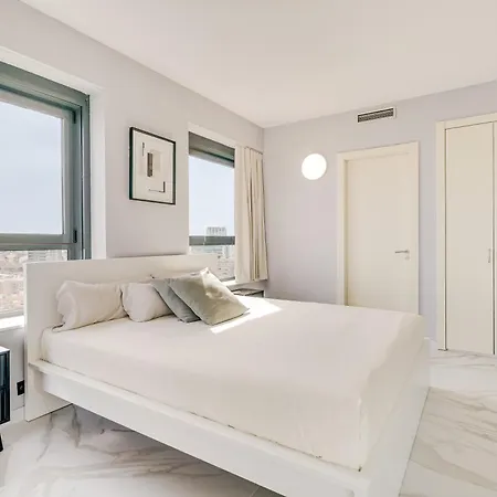 Appartement Penthouse Duplex With Views!