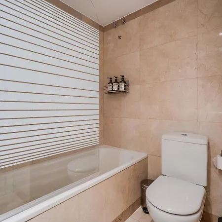 Appartement Penthouse Duplex With Views! *