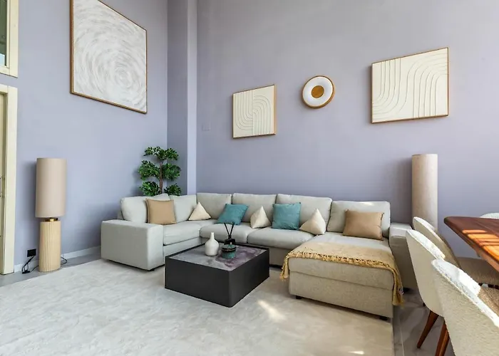 Penthouse Duplex With Views! *
