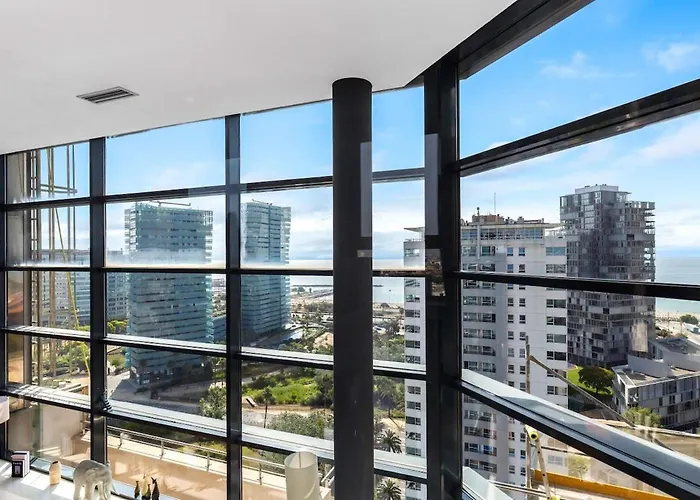 아파트 Penthouse Duplex With Views!
