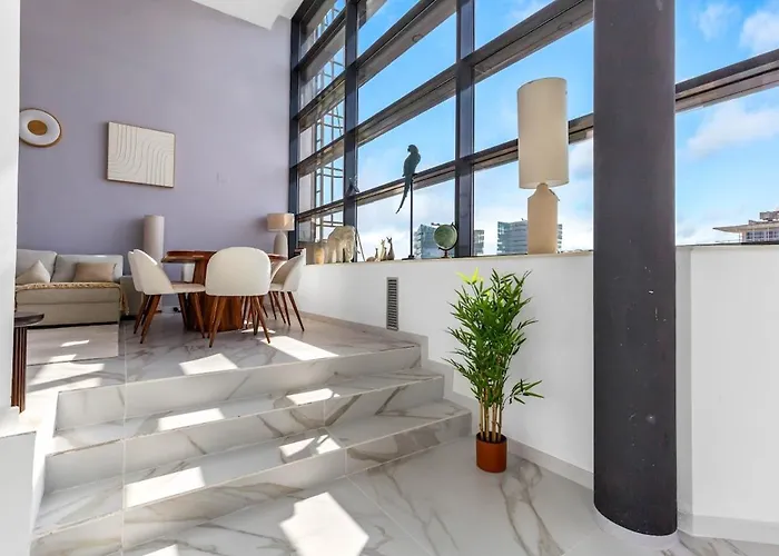 Penthouse Duplex With Views! 아파트 *