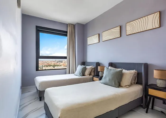 Penthouse Duplex With Views! *